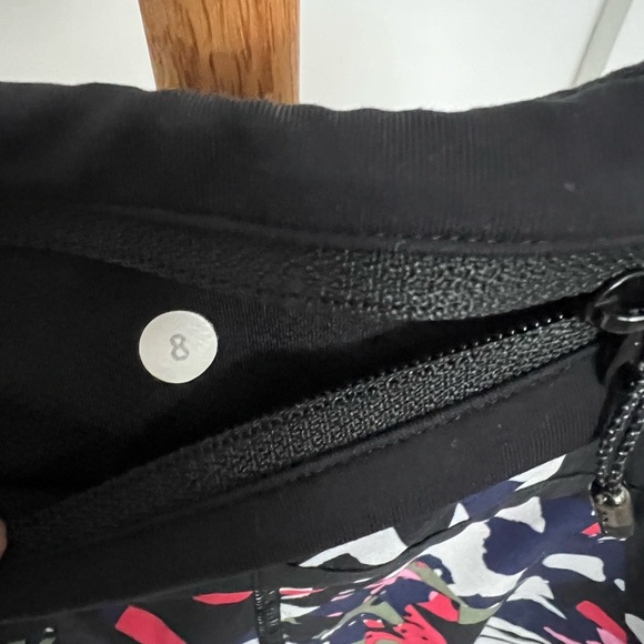 Lululemon Athletica Pop Cut Boom Juice Multi / Black Speed Shorts 2.5” sz 8 - Picture 7 of 9